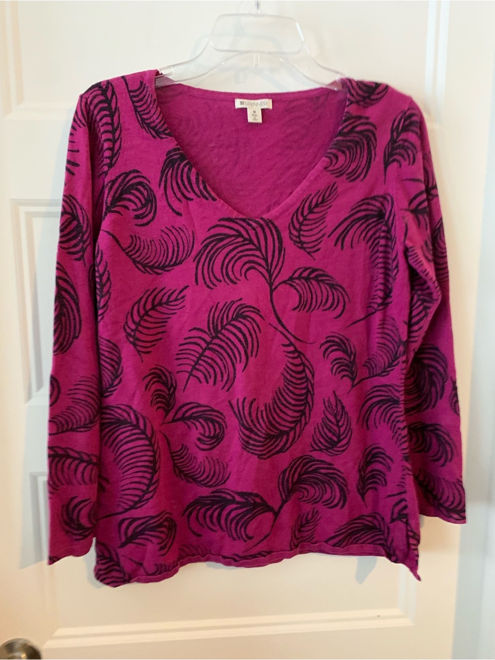Spanner , Women's hot Pink & black Feather-Print V-Neck Long Sleeve Top